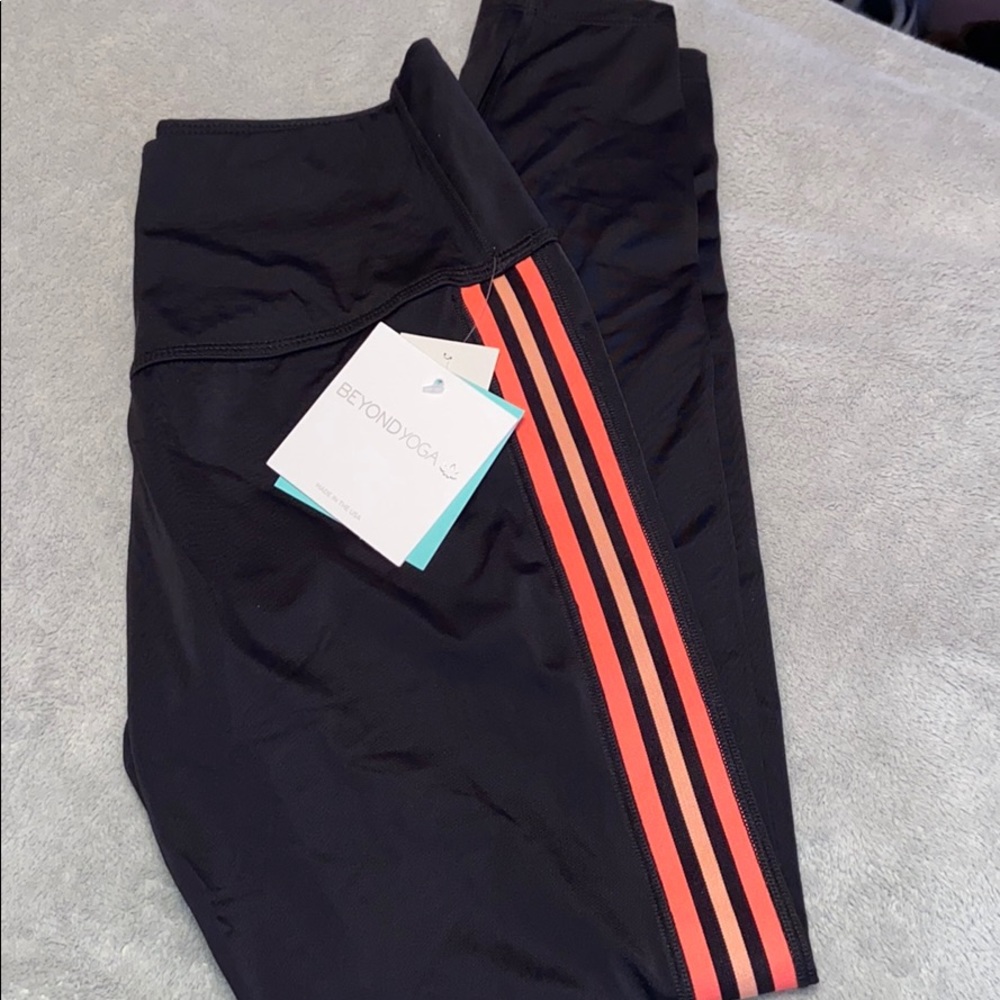 🏃🏻‍♀️Brand New Beyond Yoga Leggings